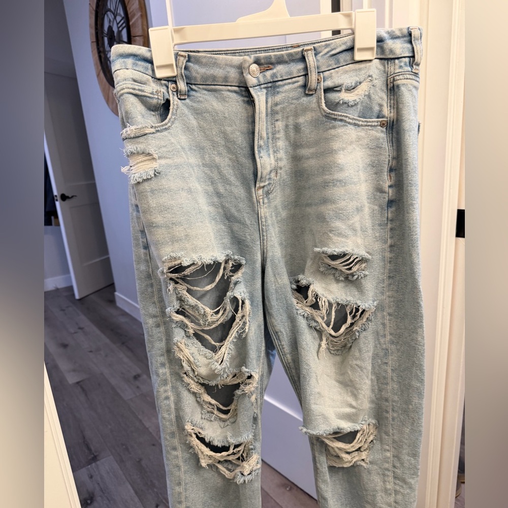 American Eagle Ripped Denim Jeans - Picture 6 of 14